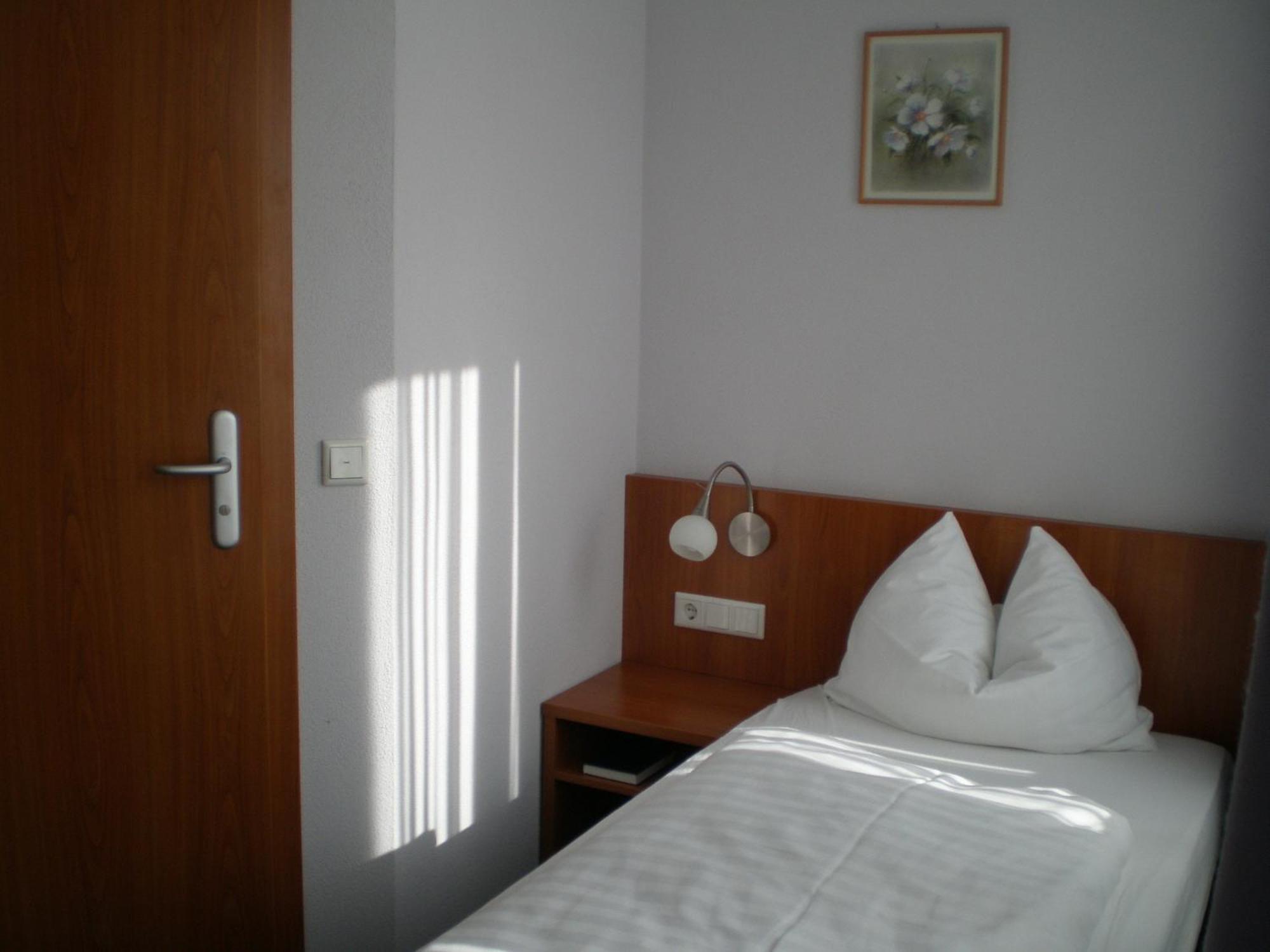 Gaestehaus Zur Kurve Zirndorf Ngoại thất bức ảnh