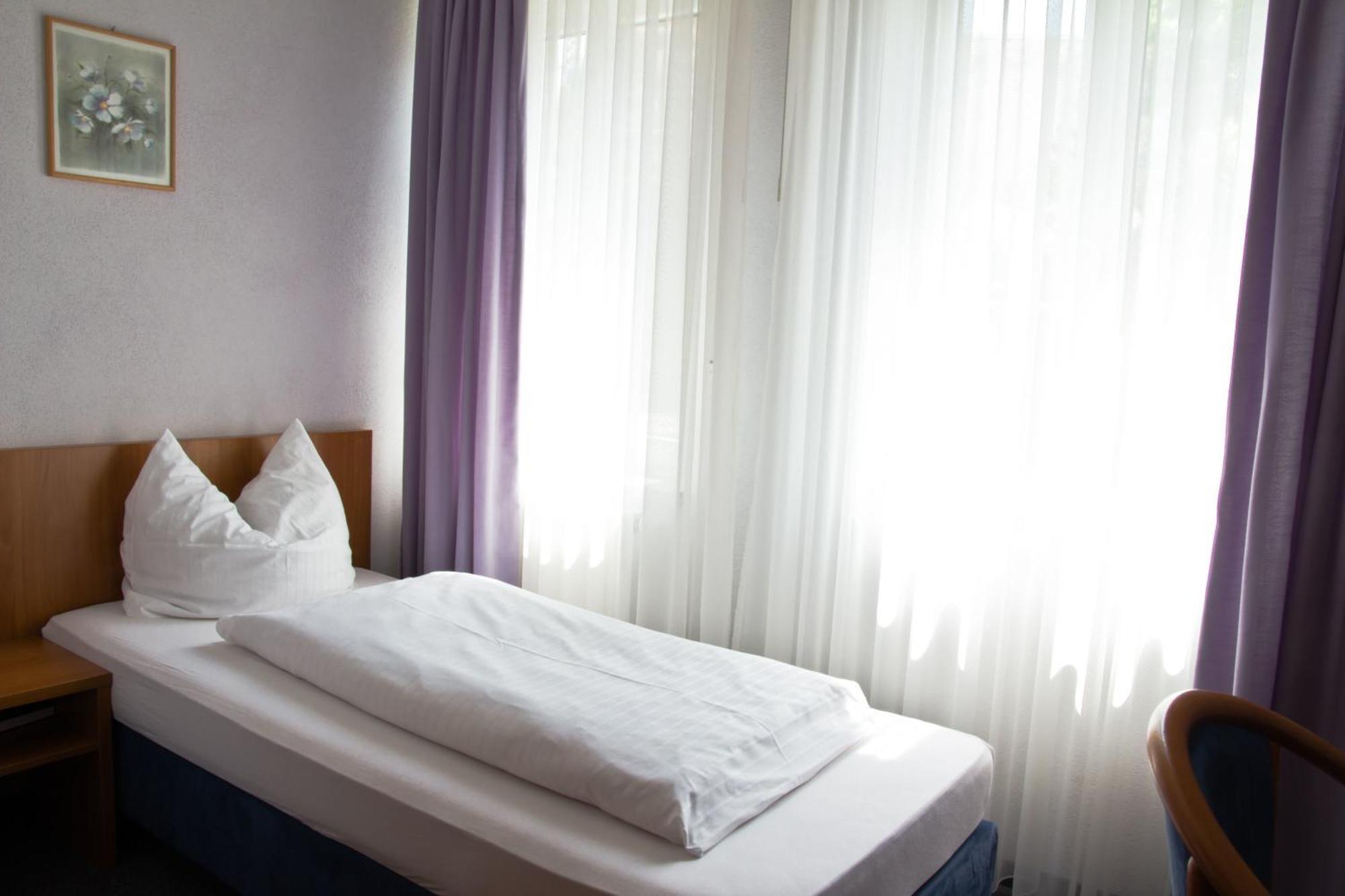 Gaestehaus Zur Kurve Zirndorf Phòng bức ảnh