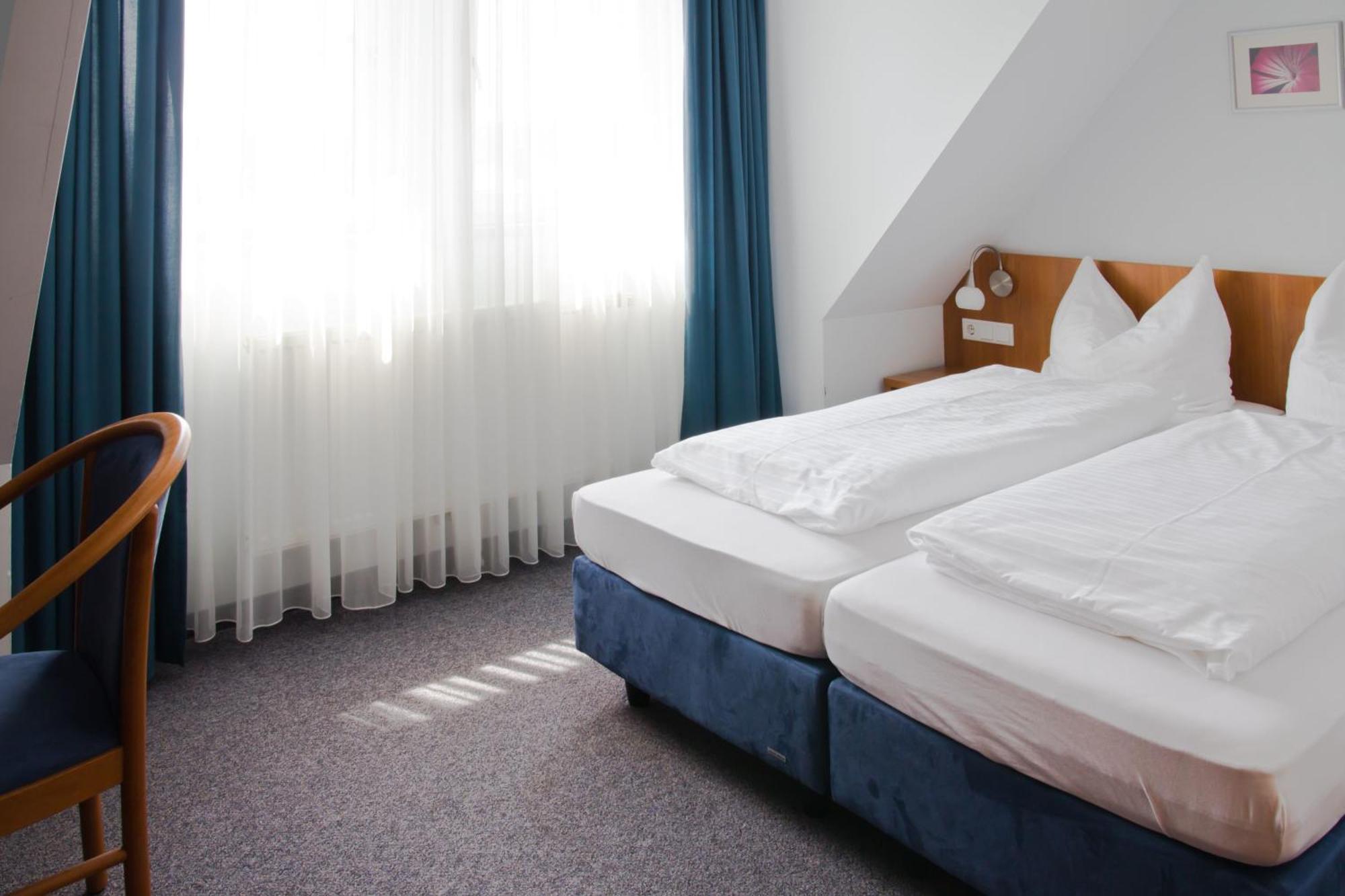 Gaestehaus Zur Kurve Zirndorf Phòng bức ảnh
