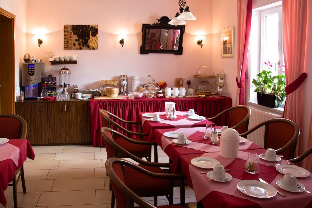 Gaestehaus Zur Kurve Zirndorf Ngoại thất bức ảnh