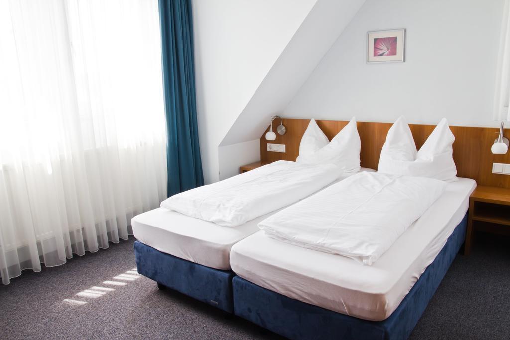 Gaestehaus Zur Kurve Zirndorf Phòng bức ảnh