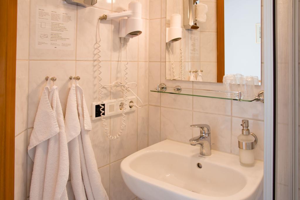 Gaestehaus Zur Kurve Zirndorf Phòng bức ảnh