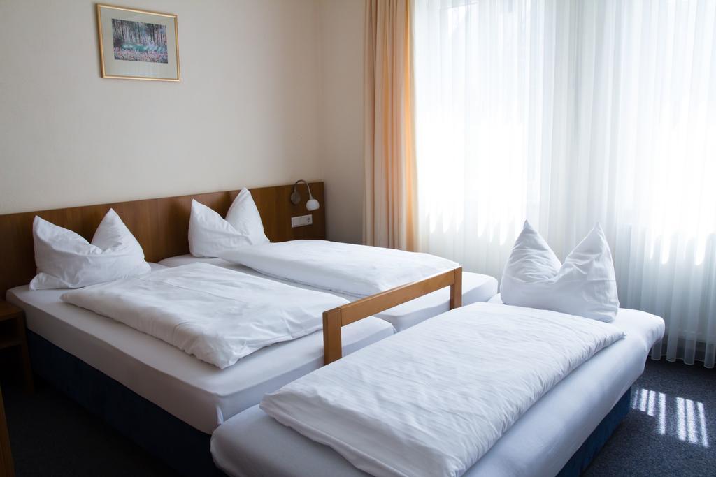 Gaestehaus Zur Kurve Zirndorf Phòng bức ảnh